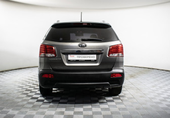 Подержанный автомобиль Kia Sorento 2012 года (6 фото)