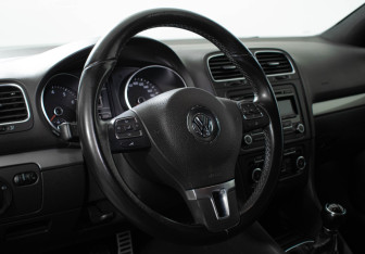Подержанный автомобиль Volkswagen Golf Hatchback 2012 года (9 фото)