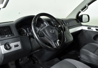 Подержанный автомобиль Volkswagen Multivan 2013 года (10 фото)