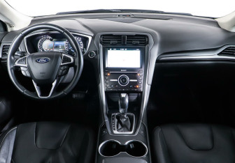 Подержанный автомобиль Ford Mondeo Sedan 2018 года (10 фото)