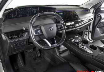 Подержанный автомобиль Changan UNI-K 2023 года (24 фото)