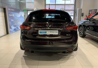 Подержанный автомобиль Infiniti FX 2011 года (5 фото)