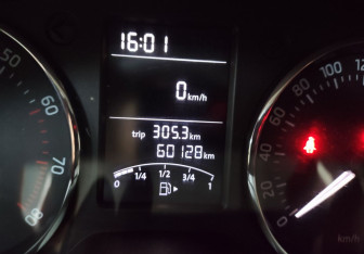 Подержанный автомобиль Skoda Rapid Liftback 2015 года (16 фото)