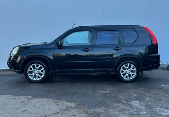 Подержанный автомобиль Nissan X-Trail 2011 года (8 фото)
