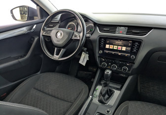 Подержанный автомобиль Skoda Octavia Liftback 2018 года (27 фото)