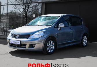 Подержанный автомобиль Nissan Tiida Hatchback 2010 года (1 фото)