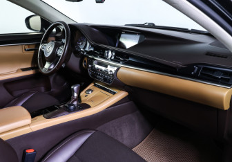 Подержанный автомобиль Lexus ES 2017 года (11 фото)