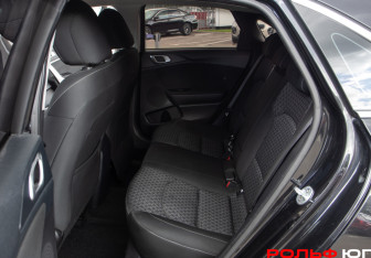 Подержанный автомобиль Kia Ceed Hatchback 2018 года (8 фото)