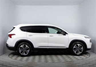 Подержанный автомобиль Hyundai Santa Fe 2021 года (4 фото)