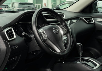 Подержанный автомобиль Nissan X-Trail 2015 года (13 фото)