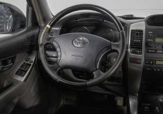 Подержанный автомобиль Toyota Land Cruiser Prado 2008 года (16 фото)