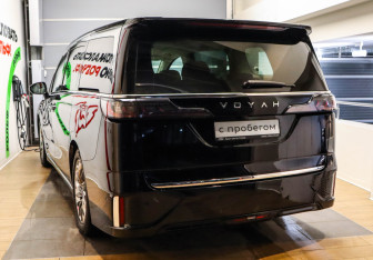 Подержанный автомобиль Voyah Dream 2023 года (6 фото)