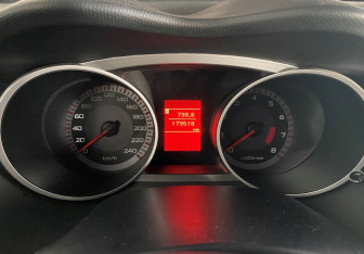 Подержанный автомобиль Mitsubishi Outlander 2007 года (12 фото)