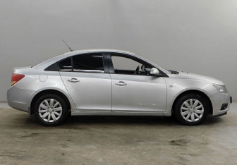 Подержанный автомобиль Chevrolet Cruze Sedan 2011 года (4 фото)