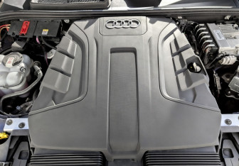 Подержанный автомобиль Audi Q7 2023 года (9 фото)
