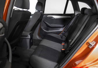 Подержанный автомобиль BMW X1 2014 года (10 фото)