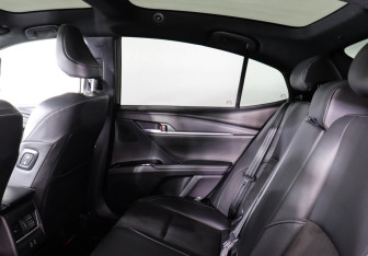 Подержанный автомобиль Toyota Camry Sedan 2024 года (12 фото)