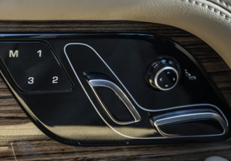 Подержанный автомобиль Land Rover Range Rover 2018 года (24 фото)