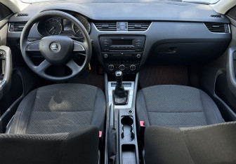 Подержанный автомобиль Skoda Octavia Liftback 2013 года (11 фото)