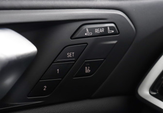 Подержанный автомобиль BMW X7 2020 года (21 фото)