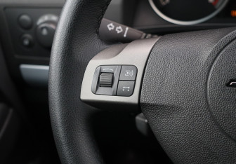 Подержанный автомобиль Opel Zafira Compactvan 2006 года (18 фото)