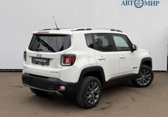 Подержанный автомобиль Jeep Renegade 2015 года (5 фото)