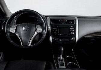 Подержанный автомобиль Nissan Teana 2015 года (12 фото)