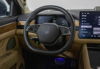 Подержанный автомобиль AITO M7 2023 года (14 фото)