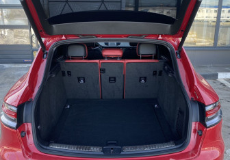 Подержанный автомобиль Porsche Macan 2021 года (10 фото)