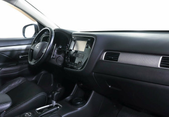 Подержанный автомобиль Mitsubishi Outlander 2014 года (7 фото)