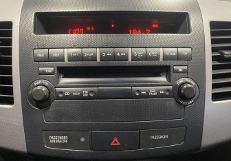 Подержанный автомобиль Mitsubishi Outlander 2010 года (15 фото)