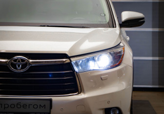 Подержанный автомобиль Toyota Highlander 2014 года (30 фото)