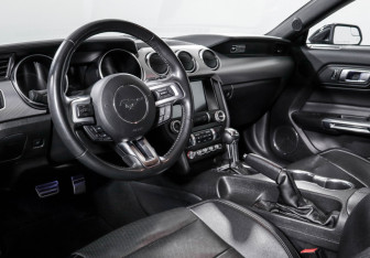 Подержанный автомобиль Ford Mustang Coupe 2020 года (14 фото)