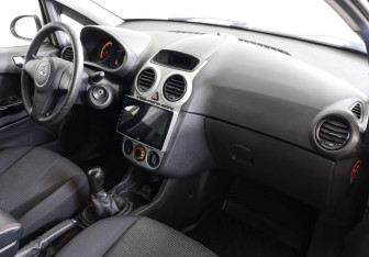 Подержанный автомобиль Opel Corsa 2012 года (6 фото)