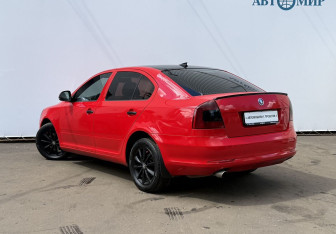 Подержанный автомобиль Skoda Octavia Liftback 2013 года (7 фото)