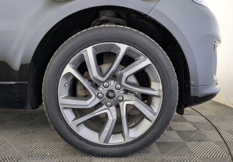 Подержанный автомобиль Land Rover Range Rover Sport 2018 года (18 фото)
