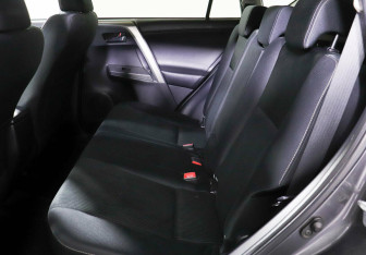 Подержанный автомобиль Toyota RAV4 2013 года (11 фото)