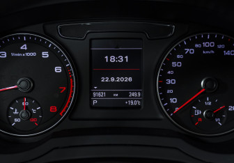 Подержанный автомобиль Audi Q3 2015 года (12 фото)