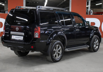 Подержанный автомобиль Nissan Pathfinder 2012 года (5 фото)