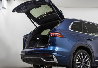 Подержанный автомобиль Geely Monjaro 2023 года (18 фото)