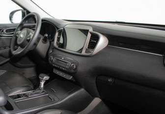 Подержанный автомобиль Kia Sorento 2017 года (9 фото)