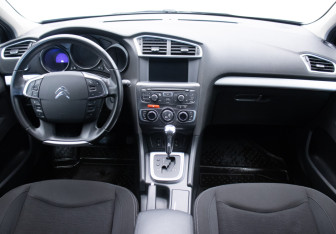 Подержанный автомобиль Citroen C4 Sedan 2013 года (13 фото)