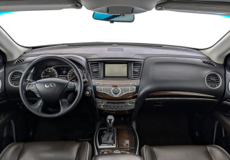 Подержанный автомобиль Infiniti QX60 2018 года (13 фото)