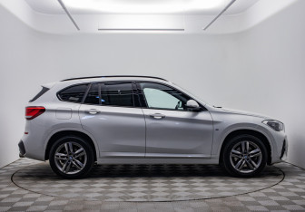 Подержанный автомобиль BMW X1 2021 года (4 фото)