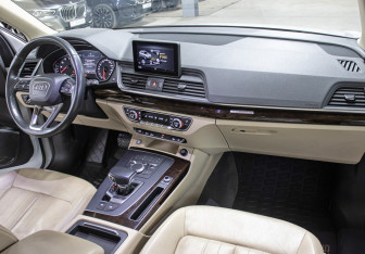 Подержанный автомобиль Audi Q5 2018 года (12 фото)