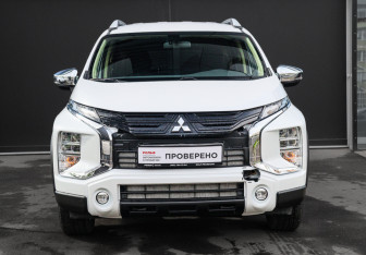 Подержанный автомобиль Mitsubishi Xpander 2022 года (2 фото)