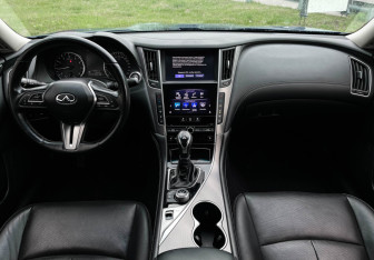 Подержанный автомобиль Infiniti Q50 2018 года (12 фото)