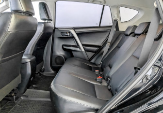 Подержанный автомобиль Toyota RAV4 2019 года (12 фото)