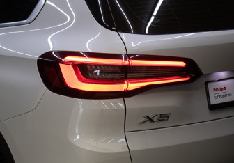 Подержанный автомобиль BMW X5 2021 года (24 фото)