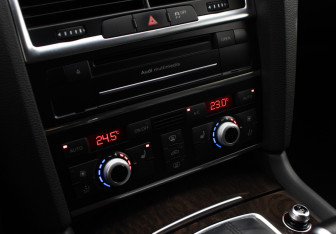Подержанный автомобиль Audi Q7 2014 года (17 фото)